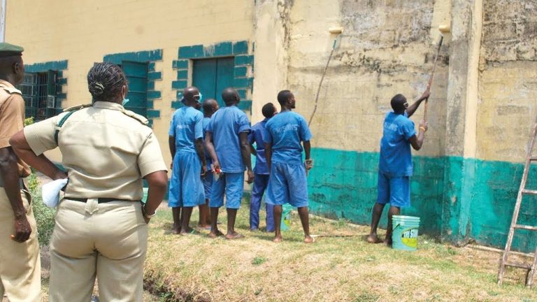 bobrisky-prison-officers